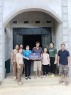 Hội Nông dân xã Vĩnh Quang trao tiền hỗ trợ làm nhà cho hộ Lý Văn Nam, cho hội 1