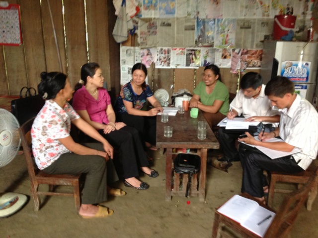 Đoàn kiểm tra làm việc tại Chi hội xóm Bản Bó xã Thái Học huyện Bảo Lâm