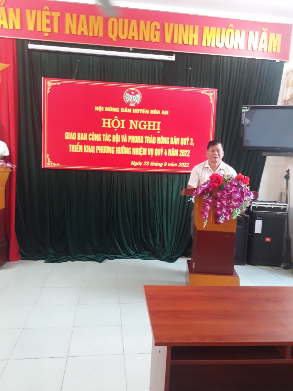 Đồng chí Trần Lã Dũng, Chủ tịch Hội nông dân huyện phát biểu kết luận Hội nghị giao ban