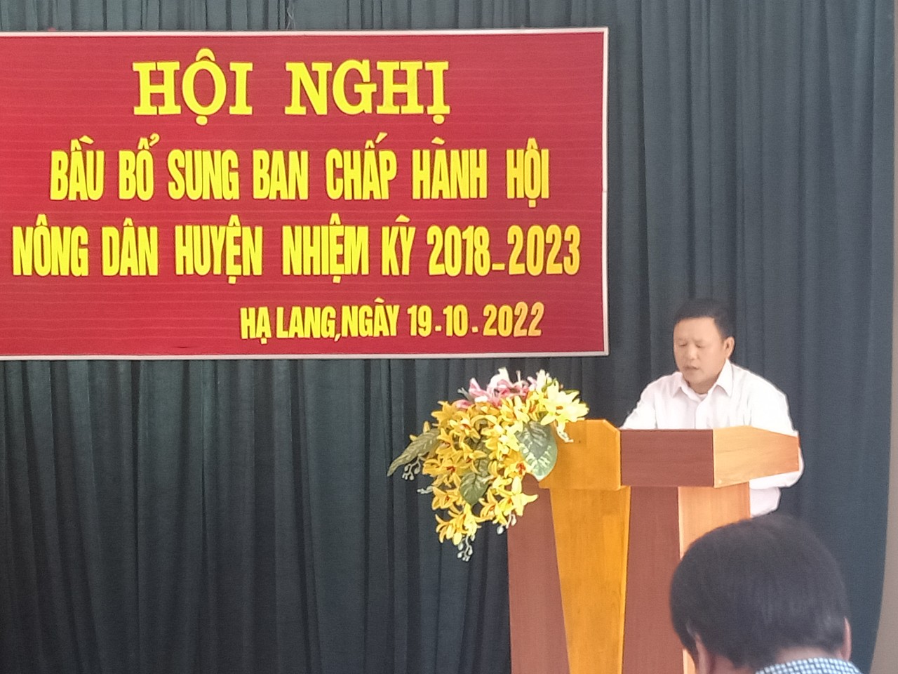 Đồng chí Cao Xuân Hưng, chủ tịch HND huyện phát biểu tại hội nghị
