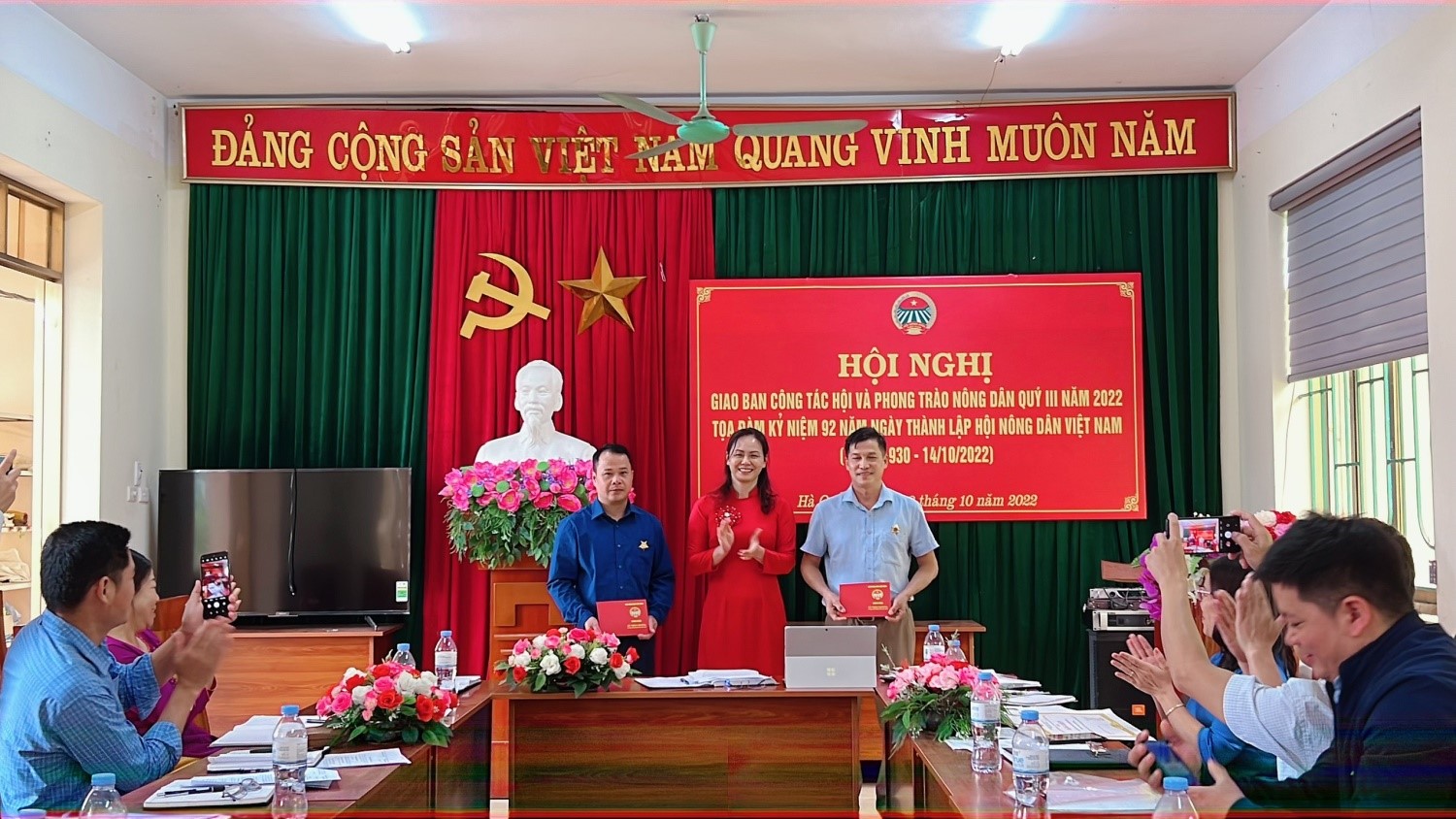 trao kỷ niệm chương vì giai cấp nông dân Việt Nam
