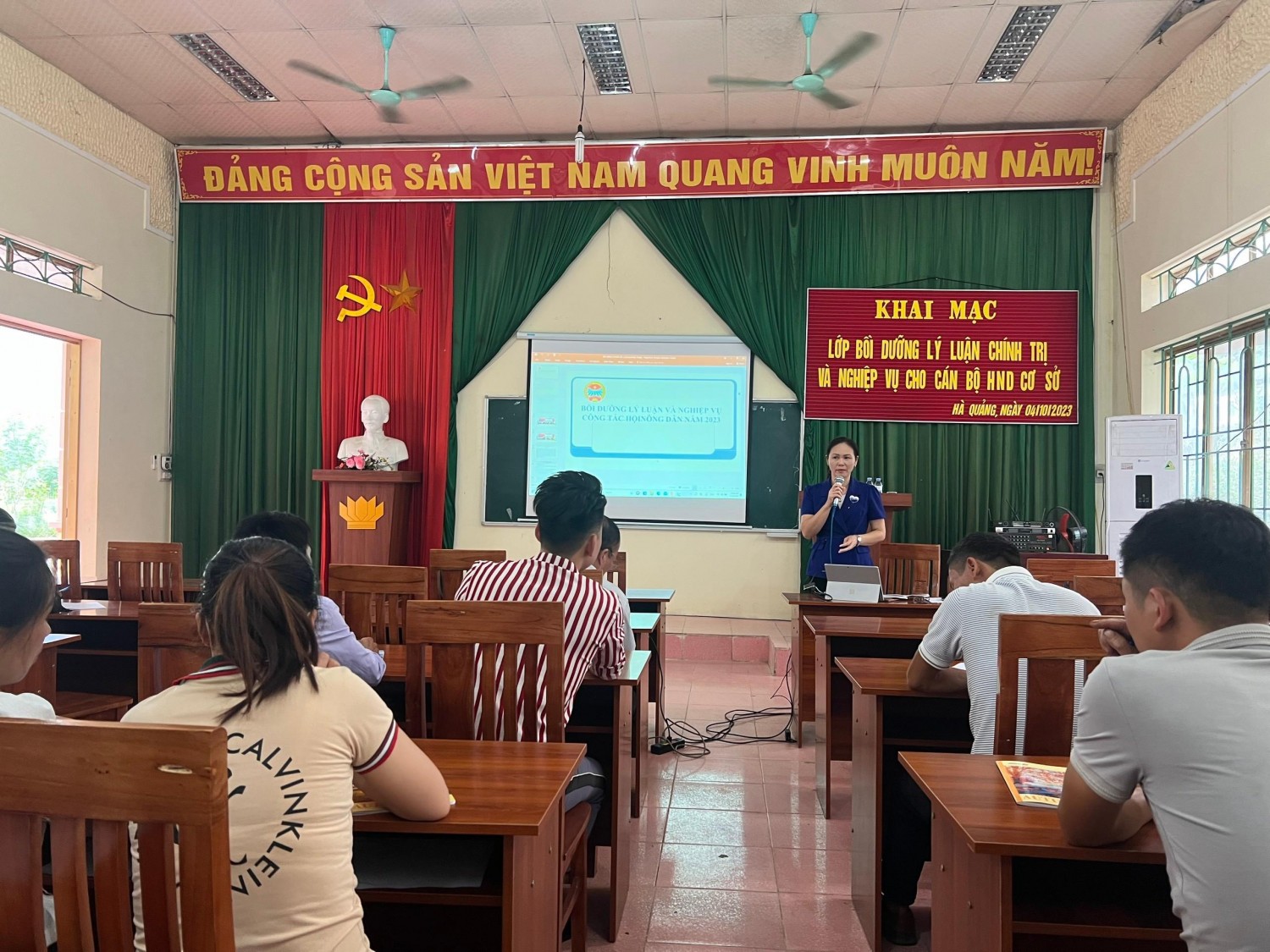 Hội Nông dân huyện Hà Quảng phối hợp với Trung tâm Chính trị huyện tổ chức tập huấn bồi dưỡng lý luận chính trị và nghiệp vụ công tác Hội Nông dân năm 2023