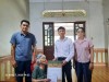 Hội Nông dân xã tặng quà cho gia đình chính sách
