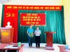 Đ/c Nông Thị Tuyết Mai, PCT UBMTTQ, Chủ tịch Hội Nông dân xã trao Quyết định thành lập Chi hội nông dân xóm Sơ Hà nhiệm kỳ 2026 - 2030