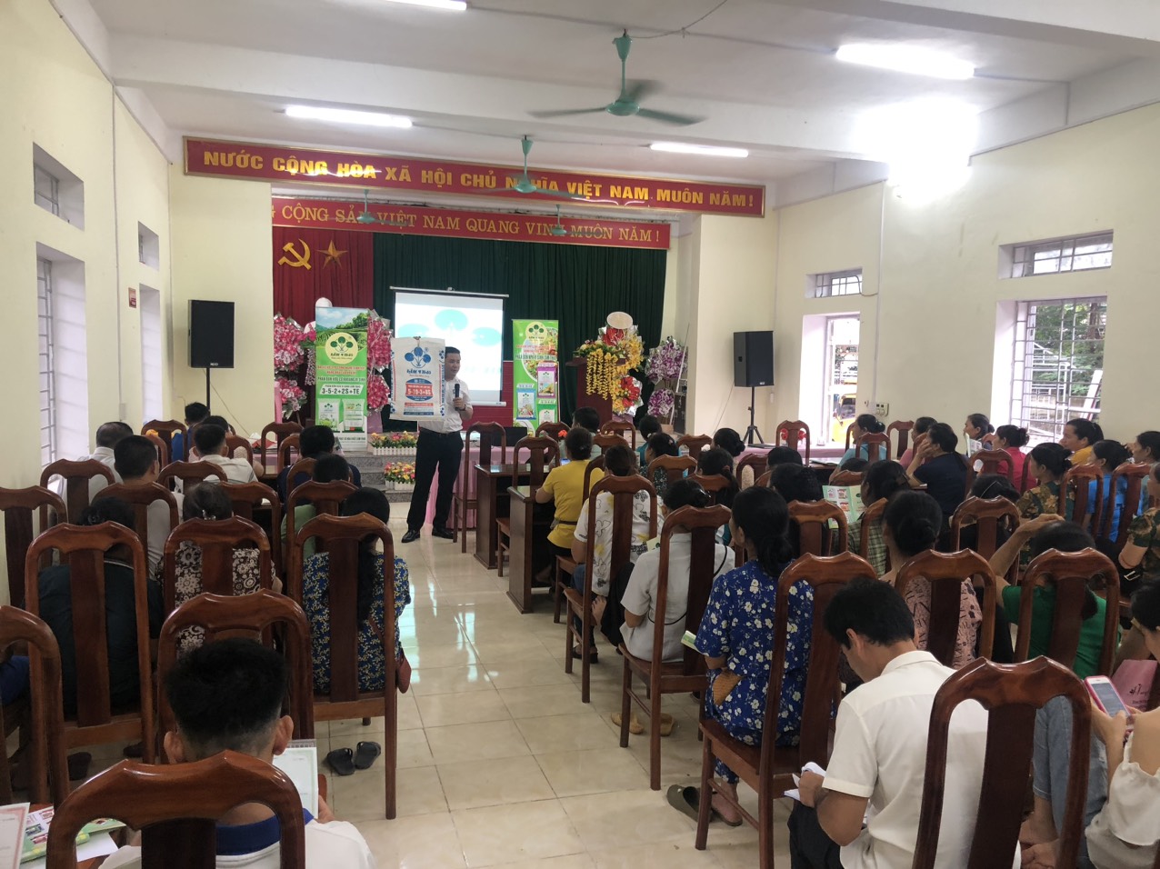 Hội Nông dân huyện Hà Quảng về phối hợp tổ chức lớp tập huấn sử dụng phân bón Lâm Thao