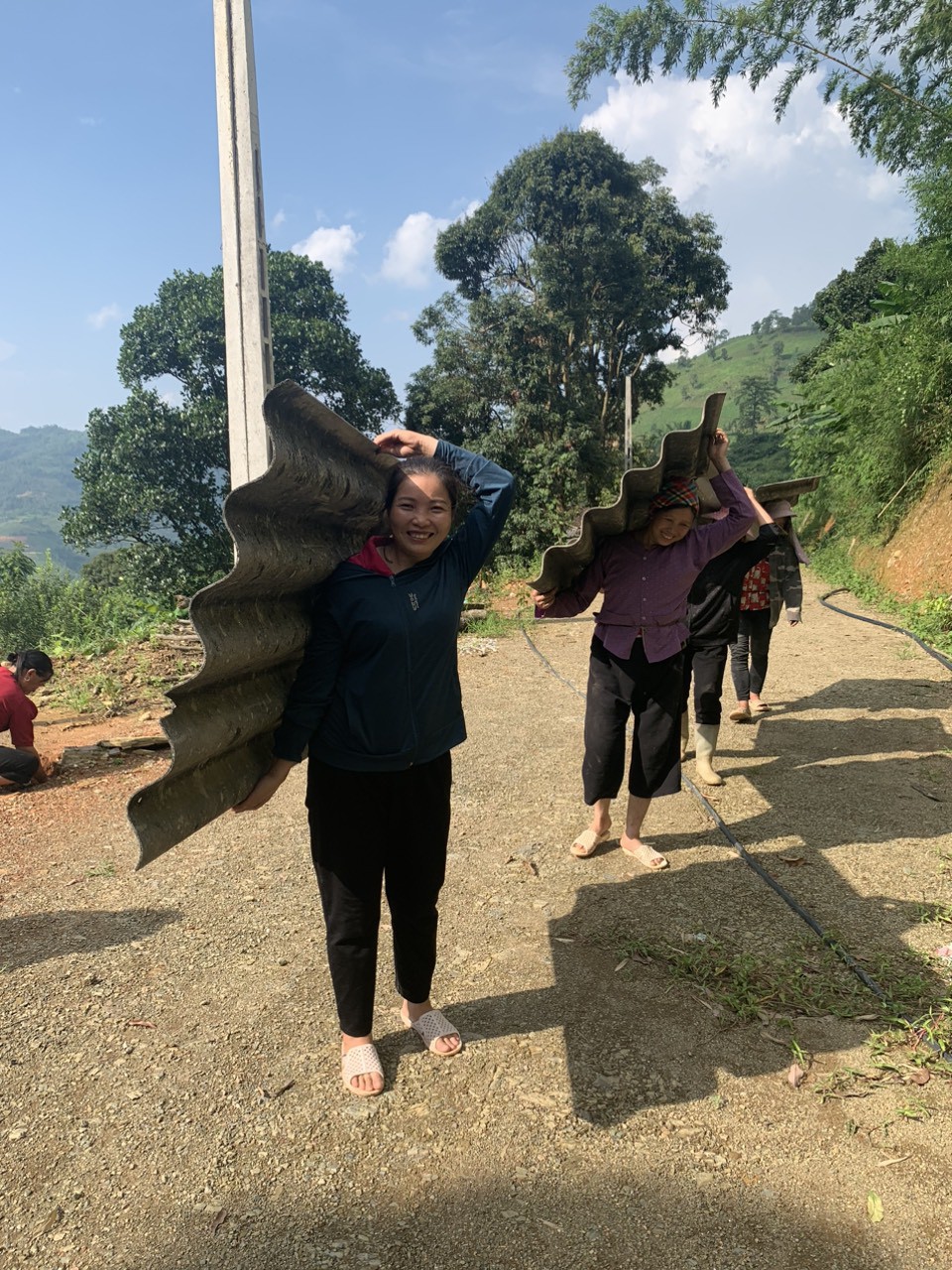 Hội Nông dân xã Kim Cúc, huyện Bảo Lạc vận động hội viên nông dân hỗ trợ khắc phục hậu quả mưa bão
