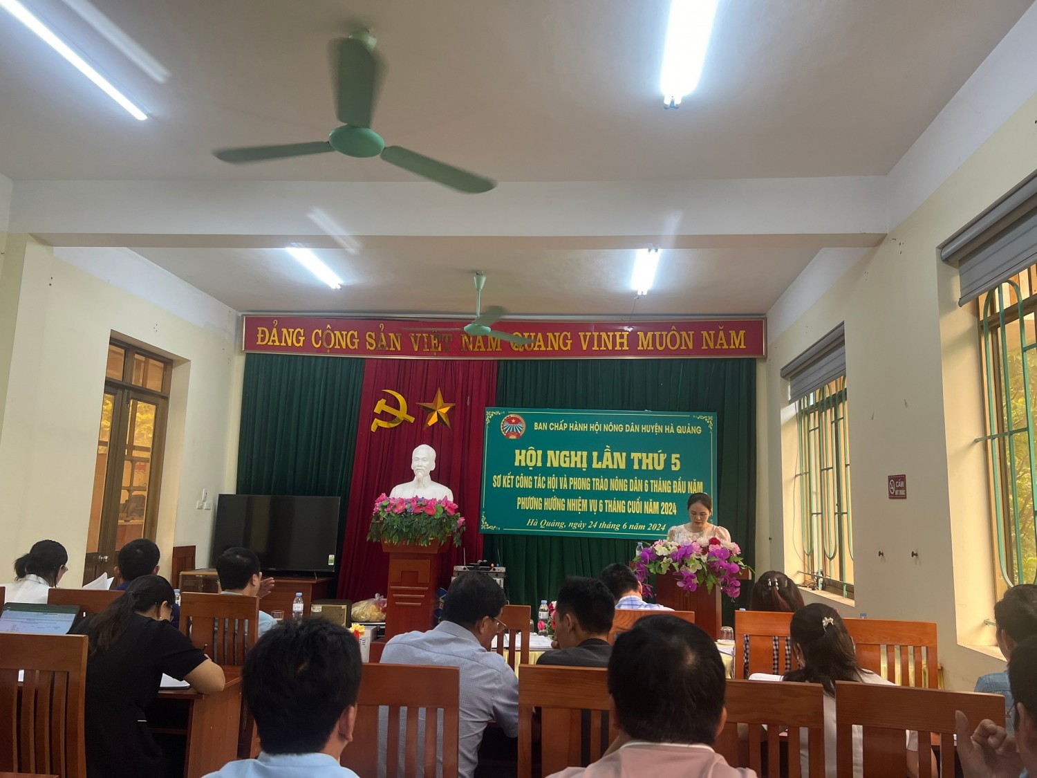 Đồng chí Linh Thanh Tuyền - Huyện uỷ viên, Chủ tịch Hội Nông dân huyện phát biểu tại Hội nghị