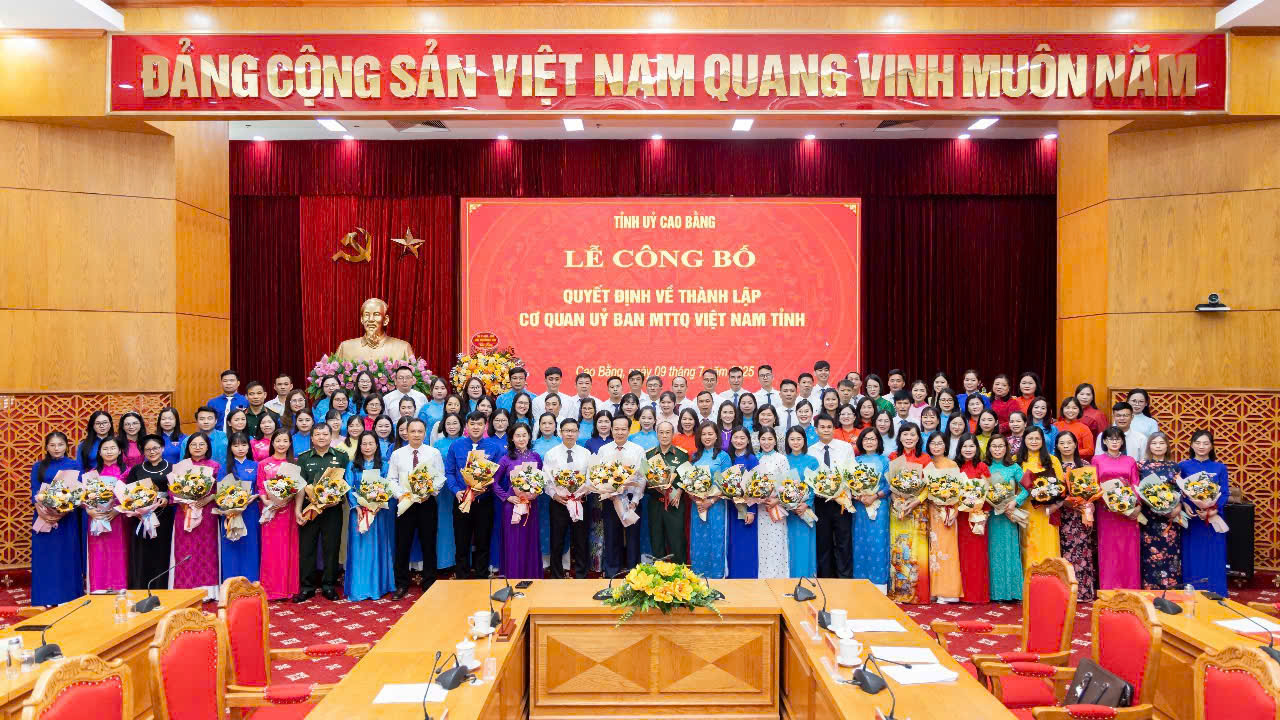 Cán bộ, công chức Ủy ban Mặt trận Tổ quốc Việt Nam tỉnh Cao Bằng