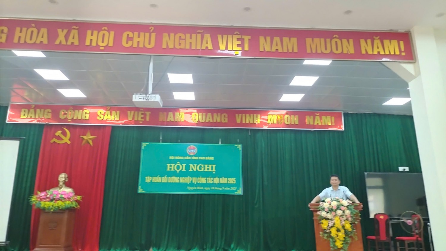 Đ/c Nông Quốc Hoàn, Phó chủ tịch, Trưởng Ban Công tác Nông dân phát biểu khai mạc Hội nghị tập huấn