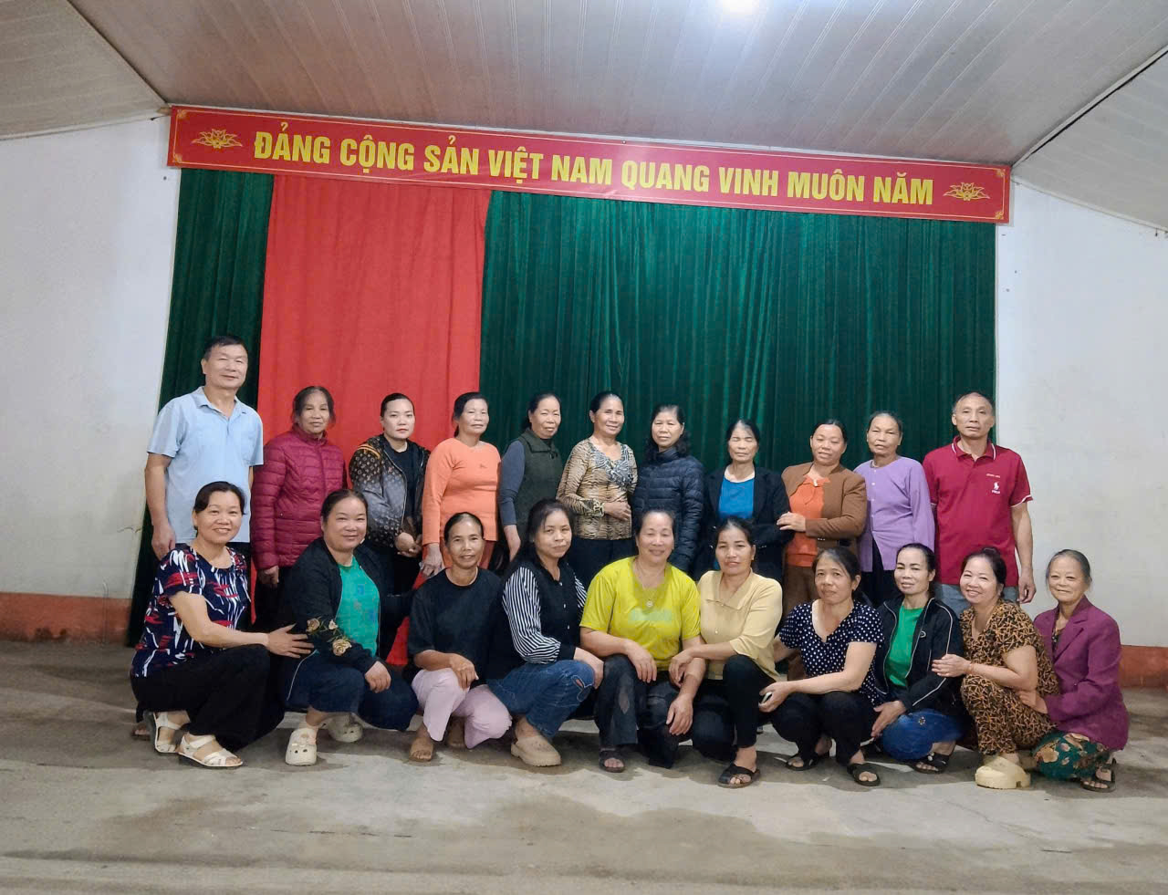 Chi hội nông dân tổ dân phố 27 Phường Nùng Trí Cao tổ chức kết nạp hội viên mới.