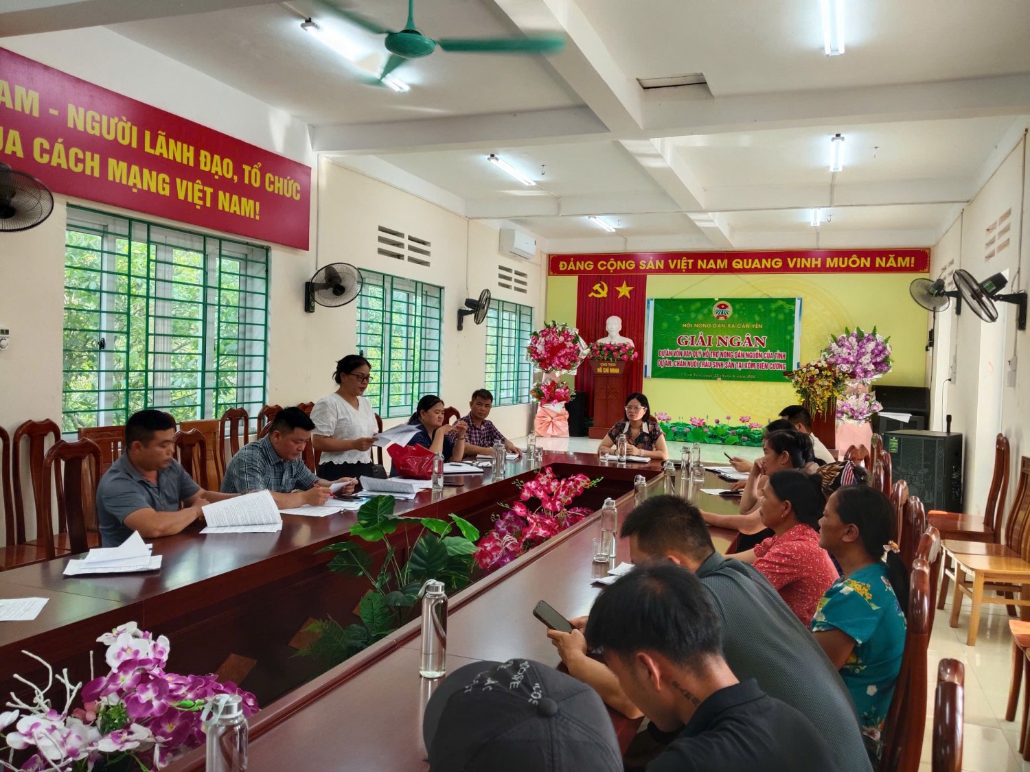 Các đại biểu tham dự Hội nghị giải ngân