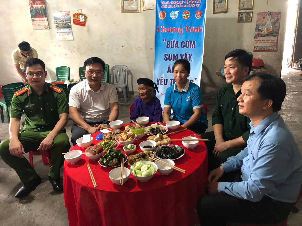 Hội Nông dân xã Độc lập phối hợp tổ chức chương trình tri ân đối với Mẹ Việt Nam Anh hùng trên địa bàn xã