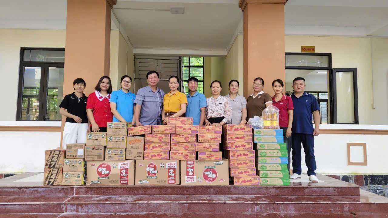 LAN TỎA TINH THẦN ĐOÀN KẾT – ỦNG HỘ NHU YẾU PHẨM CHO CÁC ĐƠN VỊ THI CÔNG XÂY DỰNG TRƯỜNG NỘI TRÚ TIỂU HỌC VÀ TRUNG HỌC CƠ SỞ LÊ QUẢNG BA XÃ TRƯỜNG HÀ