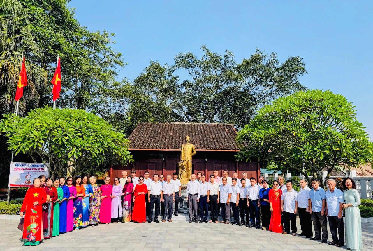 Hội viên nông dân chi hội tổ dân phố Phố tham tham gia sinh hoạt  chuyên đề quý III năm 2026